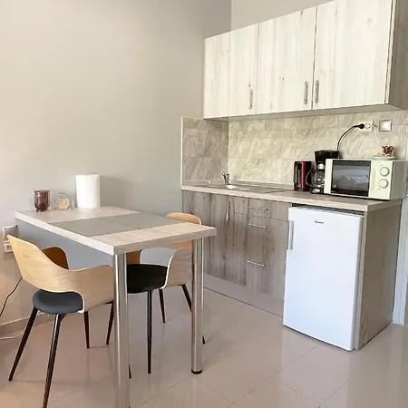 Rhodes Central: King Bed Studio Apartment
